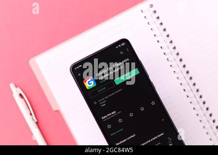 Assam, India - 6 agosto 2021 : il logo di Google go sull'immagine di riserva dello schermo del telefono. Foto Stock