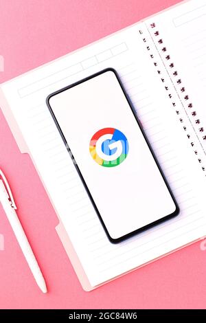 Assam, India - 6 agosto 2021 : il logo di Google go sull'immagine di riserva dello schermo del telefono. Foto Stock