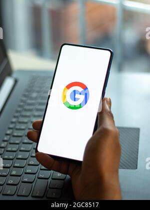 Assam, India - 6 agosto 2021 : il logo di Google go sull'immagine di riserva dello schermo del telefono. Foto Stock