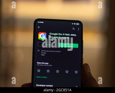 Assam, India - 6 agosto 2021 : il logo di Google go sull'immagine di riserva dello schermo del telefono. Foto Stock