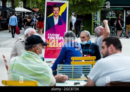 La Rochelle, Francia. 06 agosto 2021. Jacques Bessière, ex eletto PCF durante la carovana estiva del PCF nella fase di la Rochelle, Francia, il 06 agosto 2021. Fabien Roussel, candidato PCF, lancia carovan estivo da Marsiglia in luglio, in giro per la Francia sulla costa francese, per incontrare il paese. Foto di Pierrick Villette/Avenir Pictures/ABACAPRESS.COM Credit: Abaca Press/Alamy Live News Foto Stock