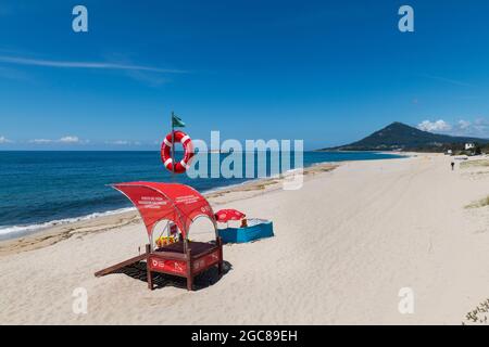 Vista panoramica sulla spiaggia di Moledo (Praia de Moledo) nella regione di Minho in Portogallo. Foto Stock