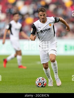 LONDRA, REGNO UNITO. 7 AGOSTO: Manu Vallejo di Valencia in azione durante la partita pre-stagione amichevole tra Brentford e Valencia CF al Brentford Community Stadium di Brentford sabato 7 agosto 2021. (Credit: Juan Gasparini | MI News) Credit: MI News & Sport /Alamy Live News Foto Stock