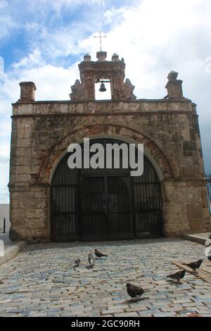 Strada storica cappella, Cappella di Cristo Salvatore nella vecchia San Juan, Puerto Rico. Foto Stock