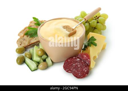 Gustosa fonduta di formaggio isolata su sfondo bianco Foto Stock