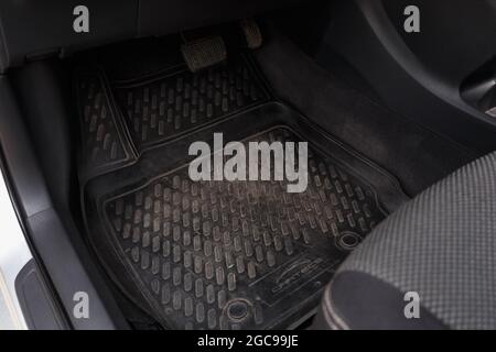 Dnipro, Ucraina - 30 luglio 2021: Toyota Auris 2012 colore argento. Abitacolo della vettura Foto Stock