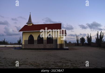 Cappella Alto Vista con cieli di lavanda all'alba. Foto Stock