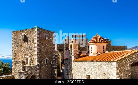 Grecia Vathia villaggio, vecchie case a torre abbandonate nella penisola di Vathia mani, Laconia Peloponneso Foto Stock