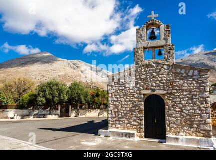 Cappella nel villaggio mani Alika, Grecia Peloponneso Foto Stock