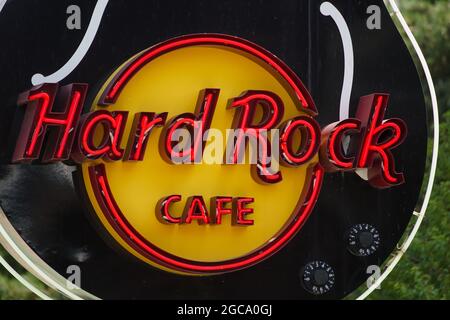 Bucarest, Romania - 05 agosto 2021: L'Hard Rock Cafe ristorante nel Parco King Michael i da Bucarest. Foto Stock