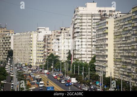 Bucarest, Romania - 29 luglio 2021: Vista ad alto angolo di Pantelimon Road, a Bucarest. Foto Stock
