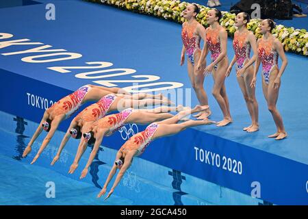 Team China (CHN) con Wenyan SUN, Xuechen HUANG, li GUO, Xinping LIANG, Chengxin YIN, Yu FENG. Nuoto sincronizzato, squadra di nuoto artistico routine gratuita. Aquatics Center il 7 agosto 2021, Giochi Olimpici estivi 2020, dal 23 luglio. - 08.08.2021 a Tokyo/Giappone. Foto Stock