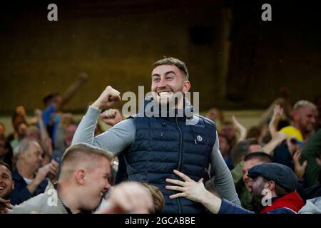 I fan di Birmingham City celebrano il gol segnato da Maxime Colin n. 2 di Birmingham City Foto Stock