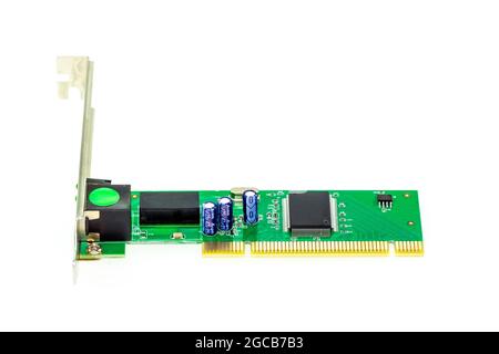 Immagine della scheda di rete lan per computer isolato su sfondo bianco. Hardware del computer. Foto Stock
