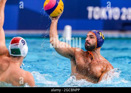 TOKYO, GIAPPONE - 8 AGOSTO: Balasz Erdelyi di Ungheria, Felipe Perrone di Spagna durante il torneo olimpico di Waterpolo di Tokyo 2020 Medaglia di bronzo maschile tra Ungheria e Spagna al centro di Tatsumi Waterpolo l'8 agosto 2021 a Tokyo, Giappone (Foto di Marcel ter Bals/Orange Pictures) Foto Stock