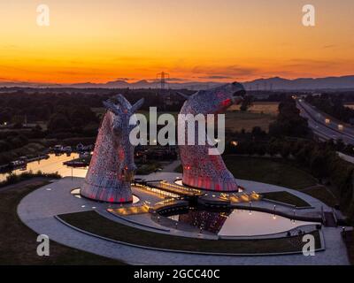 The Kelpies at Sunset, Helix Park, Falkirk, Scozia, Regno Unito Foto Stock