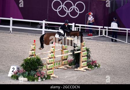 I medalisti della Gran Bretagna dei Giochi Olimpici di Tokyo 2020. File photo datato 02-08-2021 della Gran Bretagna Laura Collett che cavalcava Londra 52 durante la finale della squadra di salto di Event e il qualificatore individuale al parco equestre il decimo giorno dei Giochi Olimpici di Tokyo 2020 in Giappone. Data di emissione: Domenica 8 agosto 2021. Foto Stock