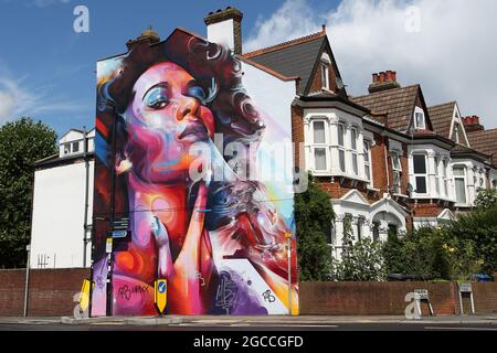 Una visione generale del murale di MR. Cenz durante la partita di amicizia pre-stagione tra Crystal Palace e Watford a Selhurst Park, Londra, Inghilterra, il 7 agosto 2021. Foto di Carlton Myrie. Solo per uso editoriale, è richiesta una licenza per uso commerciale. Nessun utilizzo nelle scommesse, nei giochi o nelle pubblicazioni di un singolo club/campionato/giocatore. Foto Stock