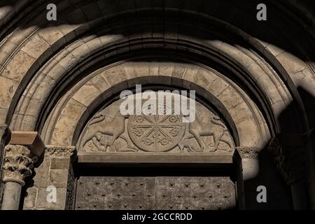 Cattedrale di San Pietro Apostolo. Timpano del portale ovest. Iniziato nel 11 ° secolo. Stile romanico. Jaca. Provincia di Huesca. Spagna Foto Stock