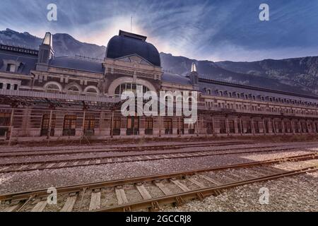 Stazione ferroviaria internazionale di Canfranc (aperta nel 1928). Canfranc. Provincia di Huesca. Spagna Foto Stock