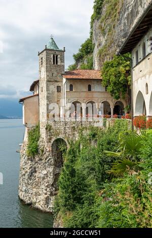 chiesa di Santa Caterina del Sasso, Reno, Lago maggiore, Lombardia, Italia Foto Stock