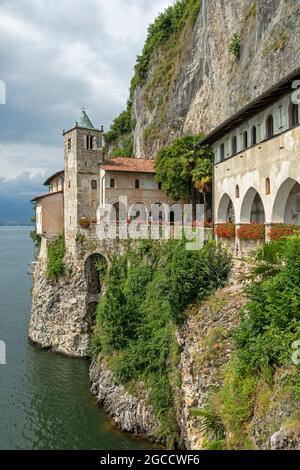 chiesa di Santa Caterina del Sasso, Reno, Lago maggiore, Lombardia, Italia Foto Stock