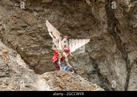 Statua di un angelo, Santa Caterina del Sasso, Reno, Lago maggiore, Lombardia, Italia Foto Stock