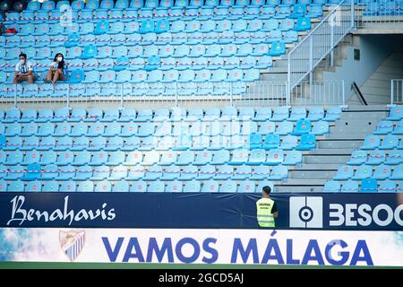 I tifosi di Malaga CF hanno visto aspettare prima della partita Malaga CF vs CD Tenerife friendly allo stadio la Rosaleda, la prima partita con 5000 persone che hanno partecipato dall'inizio della pandemia di Covid 19.(Punteggio finale: Malaga CF 0-1 CD Tenerife) (Foto di Francis Gonzalez / SOPA Images/Sipa USA) Foto Stock
