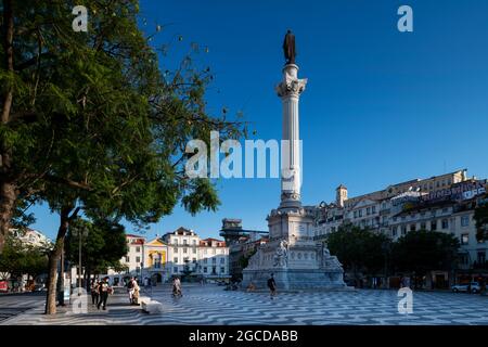 Lisbona, Portogallo - 16 luglio 2021: Veduta di Piazza Rossio (Praca do Rossio), nel centro della città di Lisbona, Portogallo. Foto Stock