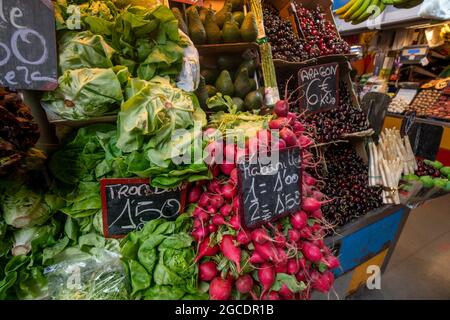 Mercado Central de Atarazanas, traditionelle Markthalle mit großer Auswahl an Lebensmitteln Obst, Gemuese, Malaga, Costa del Sol, Provinz Malaga, Eda Foto Stock