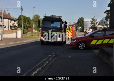 Vigili del fuoco presso l'edificio Foto Stock