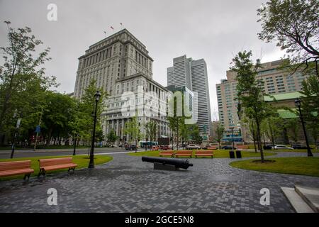 Il Queen Elizabeth Hotel nel centro di Montreal in una giornata nuvolosa Foto Stock