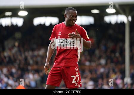 Marc Bola di Middlesbrough festeggia con i compagni di squadra dopo aver segnato il suo primo gol al fianco durante la partita del campionato Sky Bet a Craven Cottage, Londra. Data immagine: Domenica 8 agosto 2021. Foto Stock