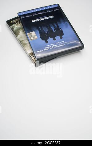 Clint Eastwood ha accatastato i film in formato DVD e blue-ray - fiume mistico Foto Stock