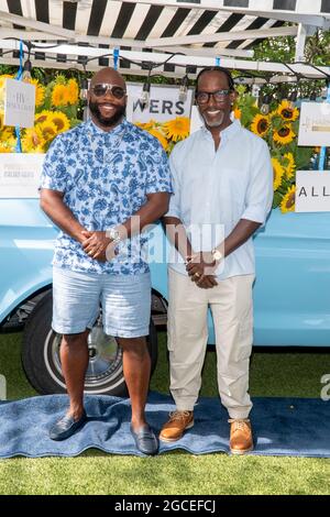 I membri di Boyz II Men Wayne Morris e Shawn Stockman partecipano al party annuale di copertina di Bella Magazine Hamptons con Boyz II Men al Southampton Social Club di Southampton, NY il 7 agosto 2021 (Foto di David Warren / Sipa? STATI UNITI) Foto Stock