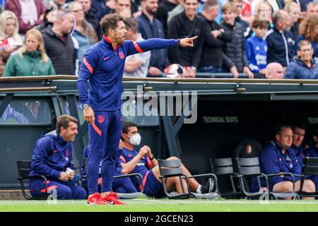 ROTTERDAM, PAESI BASSI - 8 AGOSTO: Allenatore principale Diego Simeone dell'Atletico Madrid durante la partita di premeason friendly Match tra Feyenoord e Atletico Madrid a De Kuip l'8 agosto 2021 a Rotterdam, Paesi Bassi (Foto di Herman Dingler/Orange Pictures) Foto Stock