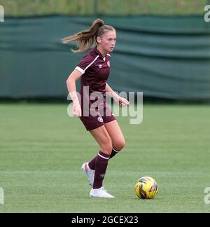 Edimburgo, Regno Unito. 8 agosto 2021. Claire Delworth (Hearts, n° 2) durante la partita della SWPL League Cup Group D tra Hearts e St Johnstone a Oriam a Edimburgo, Scozia. Credit: SPP Sport Press Photo. /Alamy Live News Foto Stock