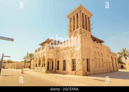 23 febbraio 2021, Dubai, Emirati Arabi Uniti: Majestic House of Sheikh Said al Maktoum in tradizionale architettura araba con torre del vento Foto Stock