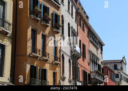 Palazzi tipici di Venezia, Italia Foto Stock