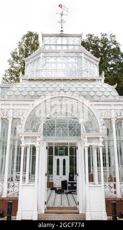 Horniman Museum, Londra, Regno Unito - 8 agosto 2021: Conservatorio Vittoriano al Museo Horniman. Foto Stock