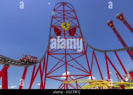 Red Force 112 mph 367 piedi a tema Ferrari Rollercoaster Ferrari Land tema Parco a tema le montagne russe più veloce in Europa PortAventura World Foto Stock