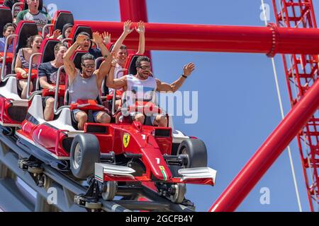 Red Force 112 mph 367 piedi a tema Ferrari Rollercoaster Ferrari Land tema Parco a tema le montagne russe più veloce in Europa PortAventura World Foto Stock