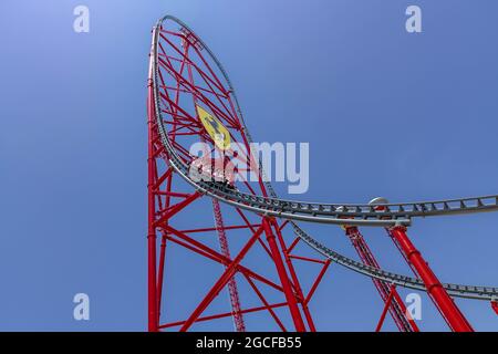 Red Force 112 mph 367 piedi a tema Ferrari Rollercoaster Ferrari Land tema Parco a tema le montagne russe più veloce in Europa PortAventura World Foto Stock