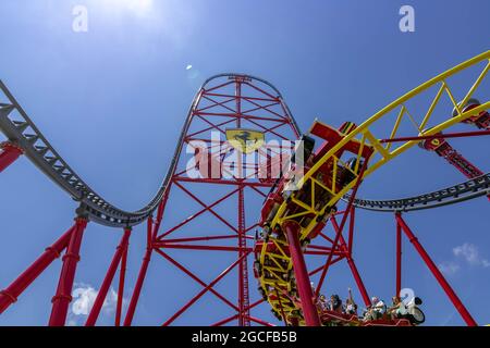 Red Force 112 mph 367 piedi a tema Ferrari Rollercoaster Ferrari Land tema Parco a tema le montagne russe più veloce in Europa PortAventura World Foto Stock