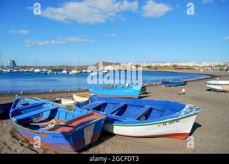 La spiaggia e il porto, Las Galletas Costa del Silenco, Tenerife, Isole Canarie, Spagna Foto Stock