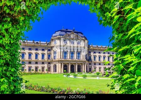 Wurzburg, Germania. Palazzo di residenza di Wurzburg visto dai Giardini di Corte. Foto Stock
