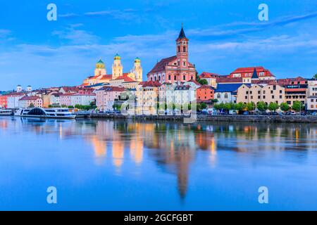 Passau, Germania. Panorama della 'Città dei tre fiumi' di fronte al Danubio. Foto Stock