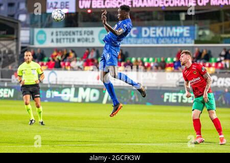 Joseph Okumu di Gent ha ritratto in azione durante una partita di calcio tra KV Oostende e KAA Gent, domenica 08 agosto 2021 a Oostende, il giorno 3 del 2021- Foto Stock