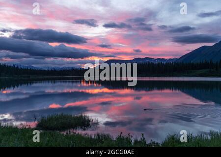 Sunset Sky alle 3:00 in Alaska Foto Stock