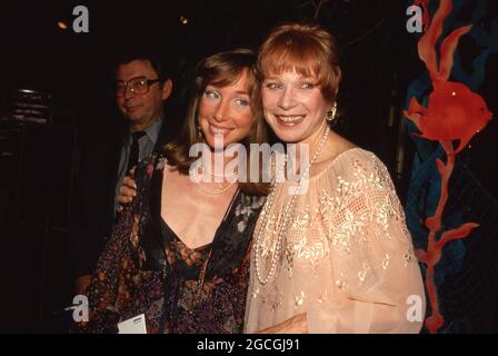 Shirley MacLaine e figlia Sachi Parker Circa 1980's Credit: Ralph Dominguez/MediaPunch Foto Stock
